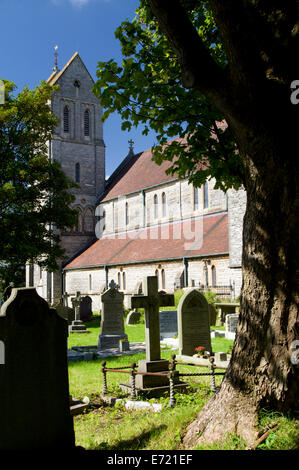 Sankt Augustiner Kirche, ein schönes Beispiel der viktorianischen Kirchengebäude von William Butterfield, Penarth, South Wales, UK gebaut. Stockfoto