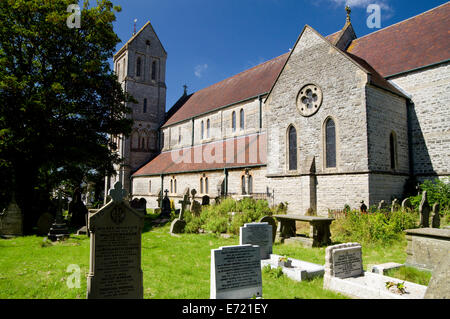 Sankt Augustiner Kirche, ein schönes Beispiel der viktorianischen Kirchengebäude von William Butterfield, Penarth, South Wales, UK gebaut. Stockfoto