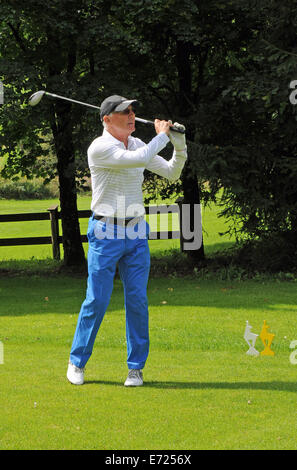 Going, Österreich. 03rd September 2014. Deutsche Fußballlegende Franz Beckenbauer spielt eine Runde Golf im "Kaiser Trophy" golf-Turnier im Rahmen der Veranstaltung "Camp Beckenbauer" in Reith, Österreich, 3 Septmeber 2014. © Dpa picture-Alliance/Alamy Live News Stockfoto