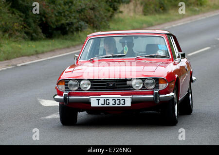 Triumph Stag Auto unterwegs Fosse Way, Warwickshire, UK Stockfoto