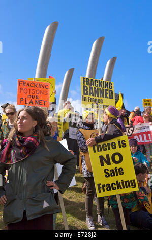 Anti-Fracking marschieren entlang Blackpool Promenade Stockfoto