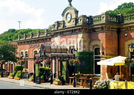 Bahnhof Taverne und zum Bahnhof in Lytham St Annes Stockfoto