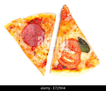 Peperoni und Margarita Pizza Slices Isolated on White Stockfoto