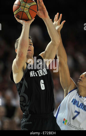 Bilbao, Spanien. 4. September 2014. Penney Kirk of New Zealand schießt während des Spiels der Gruppe C gegen Finnland bei der FIBA Basketball WM 2014, in Bilbao, Spanien, am 4. September 2014. Bildnachweis: Xie Haining/Xinhua/Alamy Live-Nachrichten Stockfoto