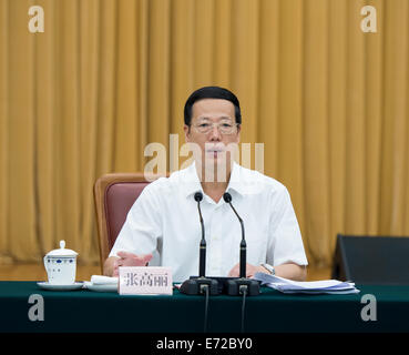 Peking, China. 4. September 2014. Chinesischer Vize-Premier Zhang Gaoli thront über der dritten Tagung der Spitzengruppe des Programms Peking-Tianjin-Hebei koordinierte Entwicklung in Peking, China, 4. September 2014. © Wang Ye/Xinhua/Alamy Live-Nachrichten Stockfoto