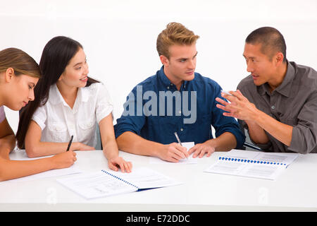 Gruppe von vielfältigen Business-Leute treffen Stockfoto