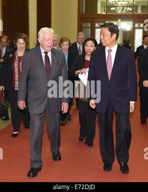 Peking, China. 4. September 2014. Chinesisch-Vizepräsident Li Yuanchao (R vorne) trifft sich mit ehemaligen US-Präsidenten Jimmy Carter während der Teilnahme an einem Empfang anlässlich der 35. Jahrestag der Gründung von China und den USA diplomatische Beziehungen in Peking, China, 4. September 2014. Bildnachweis: Ma Zhancheng/Xinhua/Alamy Live-Nachrichten Stockfoto