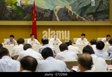 Peking, China. 4. September 2014. Chinesische Vize Premier Wang Yang (C hinten) besucht eine Arbeit Konferenz auf nationalen wirtschaftlichen und technologischen Entwicklungszonen, in Peking, China, 4. September 2014. © Huang Jingwen/Xinhua/Alamy Live-Nachrichten Stockfoto