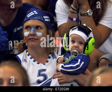 Bilbao, Spanien. 4. September 2014. Fans von Finnland sind während des Spiels der Gruppe C gegen Neuseeland bei der FIBA Basketball WM 2014, in Bilbao, Spanien, am 4. September 2014 gesehen. Bildnachweis: Xie Haining/Xinhua/Alamy Live-Nachrichten Stockfoto