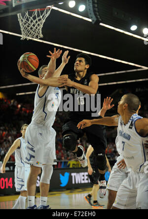 Bilbao, Spanien. 4. September 2014. Tai Webster of New Zealand geht für den Korb in der Gruppe C Spiel gegen Finnland bei der FIBA Basketball WM 2014, in Bilbao, Spanien, am 4. September 2014. Bildnachweis: Xie Haining/Xinhua/Alamy Live-Nachrichten Stockfoto