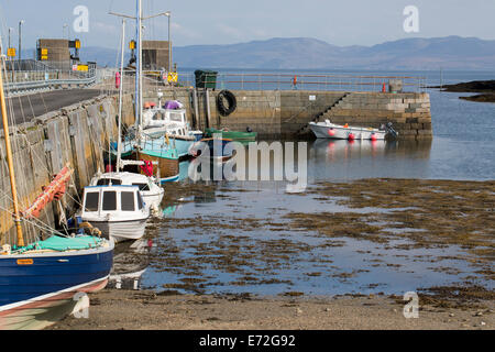 Der Pier und Hafen von Scalasaig auf der Insel Colonsay in den Inneren Hebriden, Schottland. Stockfoto