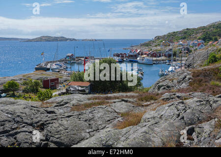 Blick auf den südlichen Hafen auf der Insel Stora Dyrön, Bohuslän, Västra Götaland Grafschaft, Schweden. Stockfoto