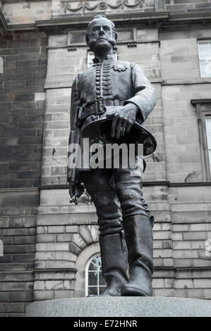 Statue von James Braidwood Gründer der ersten kommunalen Feuerwehr. Die Royal Mile, Edinburgh Stockfoto