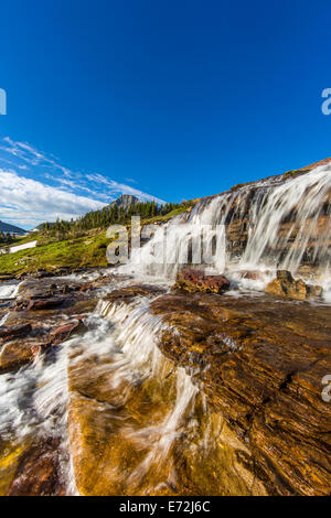 Wasserfälle am Logan Pass im Glacier National Park, Montana, USA. Stockfoto