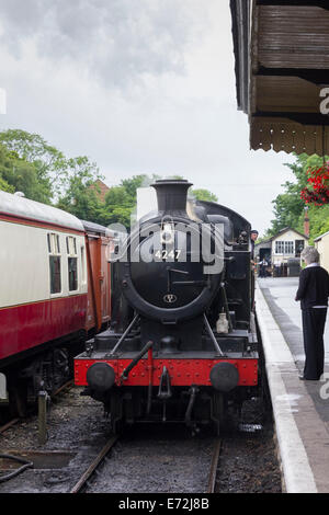 Great Western 2-8-0 Tenderlok auf die Dampfeisenbahn Bodmin und Wenford Stockfoto