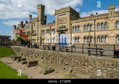 Die Burg Zeughaus Gebäude (1868) und Reste von Bury Schloss, Schloss-Straße, Bury, Greater Manchester, England, UK Stockfoto