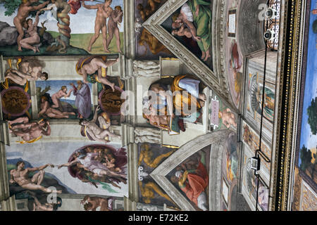 Die Sixtinische Kapelle Decke, gemalt von Michelangelo und der Erschaffung Adams Stockfoto