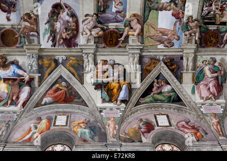 Decke der Sixtinischen Kapelle von Michelangelo gemalt Stockfoto