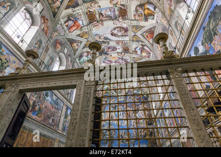 Sixtinische Kapelle Fresken Sixtinische Kapelle Decke und das jüngste Gericht Michelangelos. Stockfoto