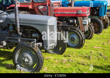 Anzeige von alten und Oldtimer-Traktoren an Land und landwirtschaftliche Messe, Glasgow, Schottland, UK Stockfoto