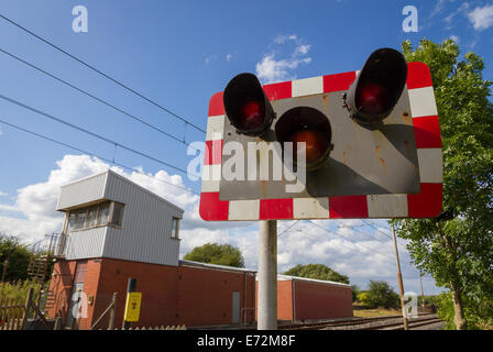 Signale und stillgelegte Stellwerk an der Hagside Kreuzung auf die Bury, Radcliffe Mancester Metrolink-Straßenbahn Stockfoto