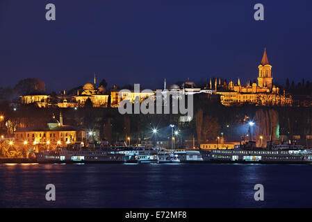 Topkapi-Palast, wie gesehen von der anderen Seite des Goldenen Horns (Galata), Istanbul, Türkei Stockfoto