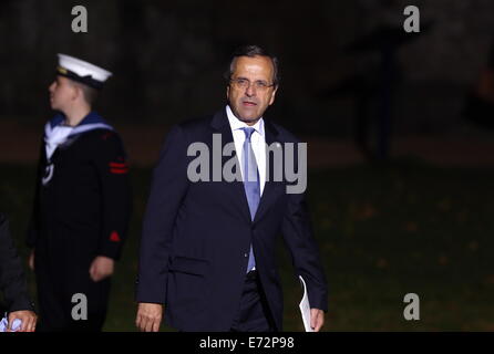 Cardiff UK. Donnerstag, 4. September 2014 im Bild: Griechische Ministerpräsident Kostas Samaras ankommen.  Re: Offizielle Abendessen, Leiter der Delegationen auf Cardiff Castle im Rahmen des NATO-Gipfels, South Wales, UK. Stockfoto