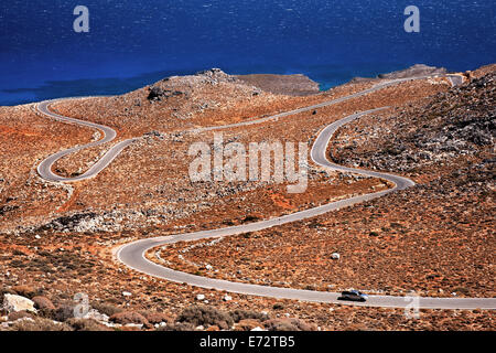 Der erstaunliche "geschmeidig" Weg führt zu den schönen Stränden von Xerokambos, Sitia, Lasithi, Kreta, Griechenland Stockfoto