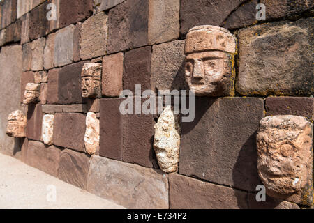 Stein-Gesichter bei Tiahuanaco oder Tiwanaku Semi-subterranean Tempel Provinz von Ingavi, Abteilung von La Paz Bolivien Südamerika Stockfoto