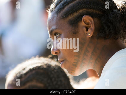 Orthodoxe Pilger mit Tatoo auf ihrem Gesicht Timkat Festival, Lalibela, Äthiopien Stockfoto