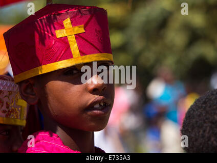 Orthodoxe Kid In der Timkat-Prozession, Lalibela, Äthiopien Stockfoto