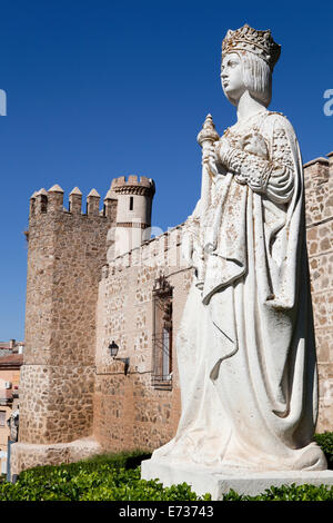 Spanien, Castille Mancha, Toledo, Statue von Isabella außerhalb der Stadtmauern. Stockfoto