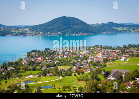 Bin erhöhten Blick über malerische Weyregg, Attersee, Attersee, Salzkammergut, Österreich, Europa Stockfoto