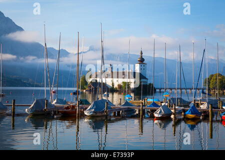 Malerische Schloss Ort, See Traunsee, Gmunden, Salzkammergut, Oberösterreich, Österreich, Europa Stockfoto