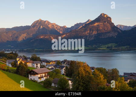 Erhöhten Blick über St. Wolfgang, Wolfgangsee See, Flachgau, Salzburg, Oberösterreich, Österreich Stockfoto