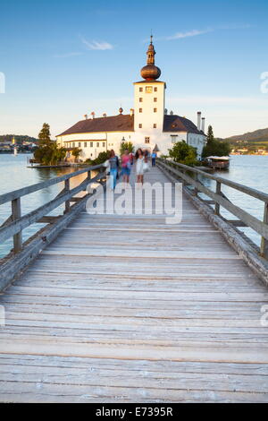 Malerische Schloss Ort, See Traunsee, Gmunden, Salzkammergut, Oberösterreich, Österreich, Europa Stockfoto