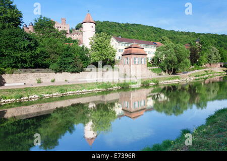 Roter Turm Turm Burg Wertheim, Fluss Tauber, Wertheim, Main-Tauber-Kreis, Baden-Württemberg, Deutschland, Europa Stockfoto