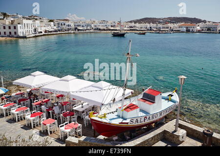 Blick auf den Hafen, Mykonos-Stadt (Chora), Mykonos, Cyclades, griechische Inseln, Griechenland, Europa Stockfoto