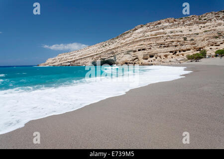 Matala Bay und Strand, Bezirk Heraklion, Kreta, griechische Inseln, Griechenland, Europa Stockfoto