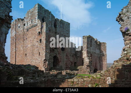 Halten Sie im 13. Jahrhundert Brougham Castle, Innenansicht des großen, Penrith, Cumbria, England, Vereinigtes Königreich, Europa Stockfoto