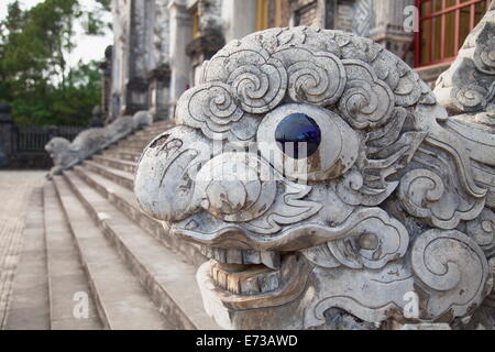 Statue am Grab von Khai Dinh, UNESCO-Weltkulturerbe, Hue, Thua Thien Hue, Vietnam, Indochina, Südostasien, Asien Stockfoto