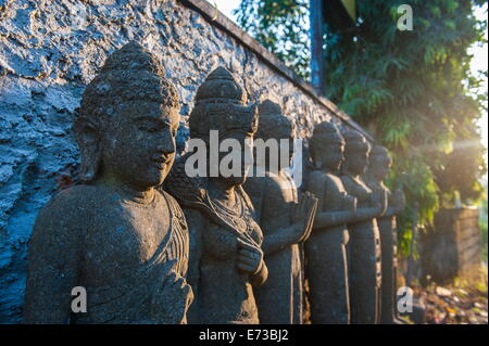 Am späten Nachmittag leichte auf steinernen Statuen in Pura Besakih Tempel-Komplex, Bali, Indonesien, Südostasien, Asien Stockfoto