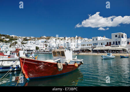 Angelboote/Fischerboote vertäut im Hafen, Mykonos-Stadt (Chora), Mykonos, Cyclades, griechische Inseln, Griechenland, Europa Stockfoto