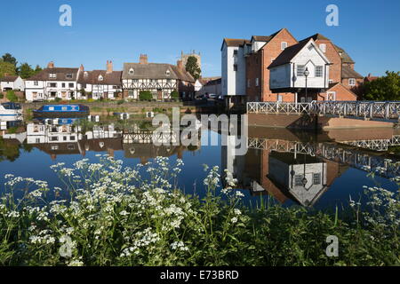 Abtei Mühle und Tewkesbury Abbey am Fluss Avon, Tewkesbury, Gloucestershire, England, Vereinigtes Königreich, Europa Stockfoto