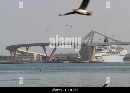 Barcelona (Spanien) mobile Hafenbrücke "Tor Europas" Stockfoto