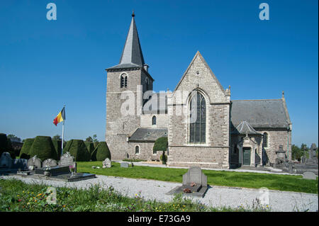 Alten Sint-Pieterskerk / St.-Petri Kirche, Friedhof mit Gräbern des belgischen ersten Weltkrieges Soldaten am Grimde, Tienen, Belgien Stockfoto