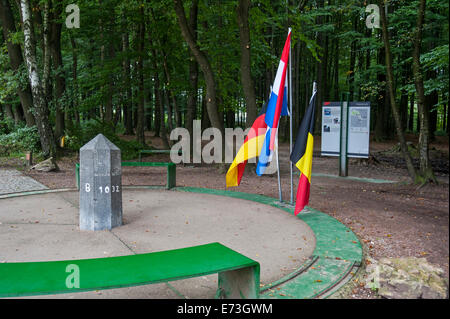 Steingrenzmarkierung am Dreipunkt Deutschland / Niederlande / Belgien, Kelmis am Vaalserberg, Vaals, Niederlande Stockfoto