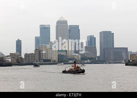 London, UK. 5. September 2014.  Portway Dampf Schlepper übergibt auf der Themse Canary Wharf. Dies ist eines der Boote, die Teilnahme an der hohen Schiffe Festival 2014 die in Woolwich, Maritime Greenwich, Greenwich Peninsula und Canary Wharf, von 5 bis 9 September stattfindet. 50 Windjammer werden das Festival anwesend sein und wird für die Anzeige an den verschiedenen Standorten, sowie an der Themse entlang gesegelt wird festgemacht werden. Bildnachweis: Julia Gavin UK/Alamy Live-Nachrichten Stockfoto