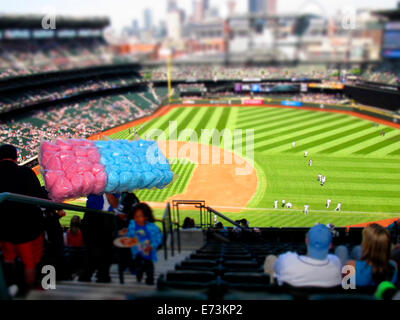 Zuckerwatte im Baseballpark. Stockfoto