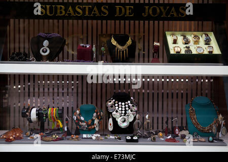 Spanien, Madrid, Boutique Ladenfront auf Calle de Alcalá. Stockfoto